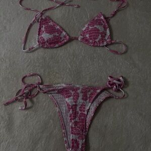 Pink and white swimsuit set!